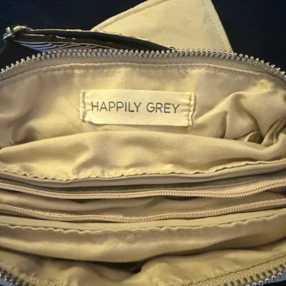 CUTE PUFFY GRAY LIGHTWEIGHT CROSSBODY WITH COMFORTABLE STRAP - Picture 7 of 7